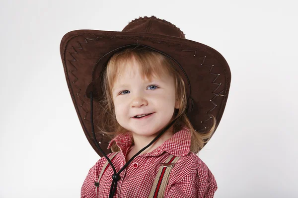 Pequeña vaquera divertida sobre fondo blanco — Foto de Stock