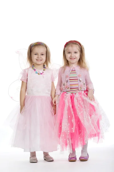 Дві маленькі дівчата - найкращі друзі на білому — стокове фото