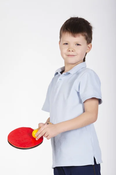 Foto do menino jogando tênis de mesa — Fotografia de Stock