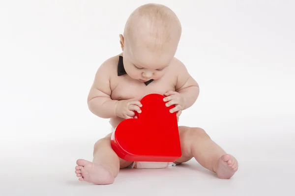 Pequeño niño dulce con corazón —  Fotos de Stock