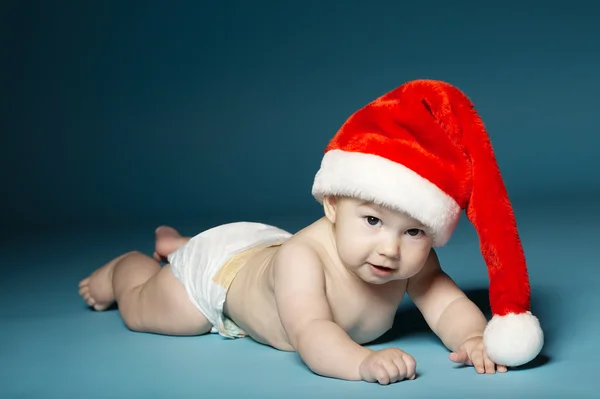男孩在尿布与圣诞老人的帽子 — 图库照片