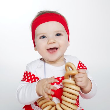 ekmek-halkalar ile küçük kız