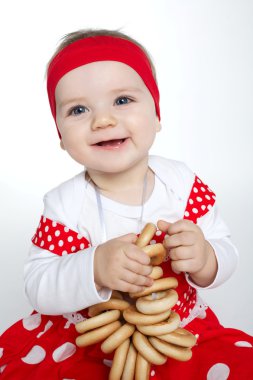 ekmek-halkalar ile küçük kız