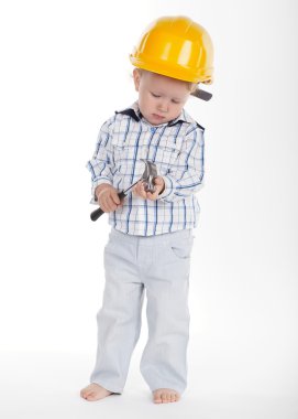 Çocuk koruyucu kask ve çekiç