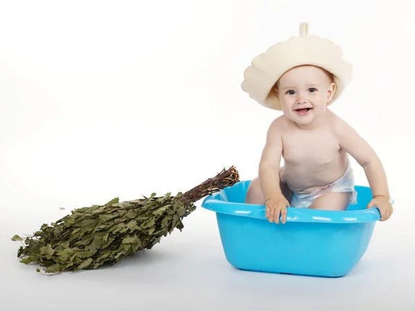 Chłopiec z kąpieli kapelusz i miotły — Zdjęcie stockowe