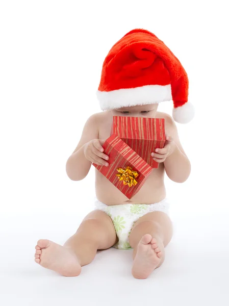 Menino bonito com chapéu de santa no branco — Fotografia de Stock