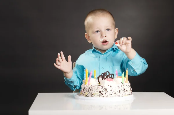 Little boy with birthday cake — Stock Photo, Image