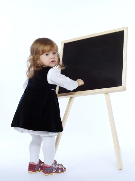 Kleines nettes Mädchen mit Tafel auf weißem Hintergrund — Stockfoto