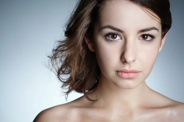 Young beautiful girl portrait — Stock Photo, Image