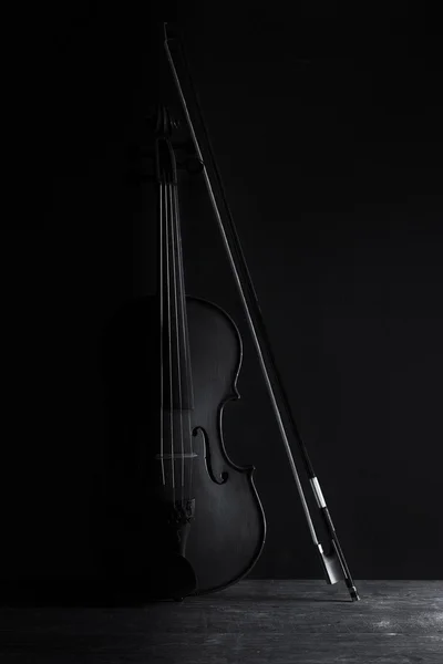 Violin black and white artistic conversion rim lighting — Stock Photo, Image
