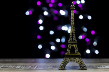 Artalan bokeh ışıklı studio Eyfel Kulesi vurdu