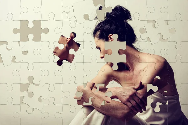 Jigsaw Puzzle Mature Brunette Woman Sitting Contemplates Realities Life — Stock Photo, Image