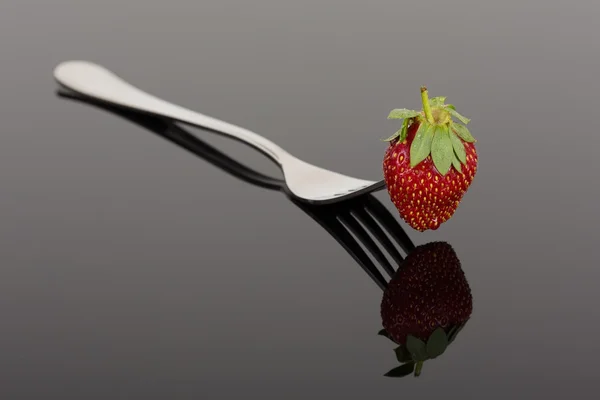 Red and wet strawberry on a form with reflection on shiny surfac — Stock Photo, Image