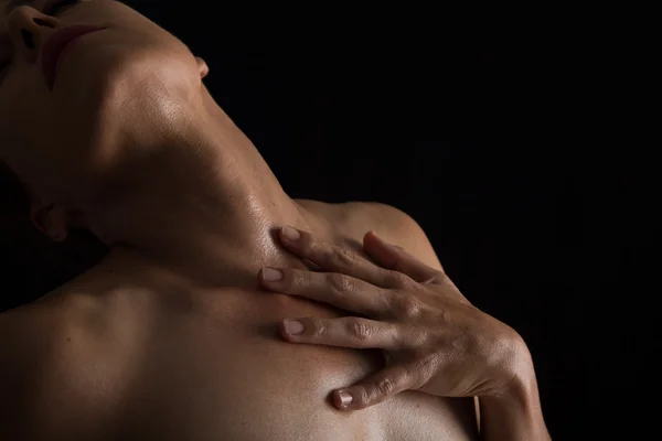 Paisaje corporal de mujer emoción en el cuello y la mano — Foto de Stock