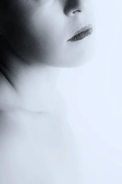 Kadın ağız ve çene parlak WHI üzerinde yüksek anahtar güzel sanatlar portre — Stok fotoğraf