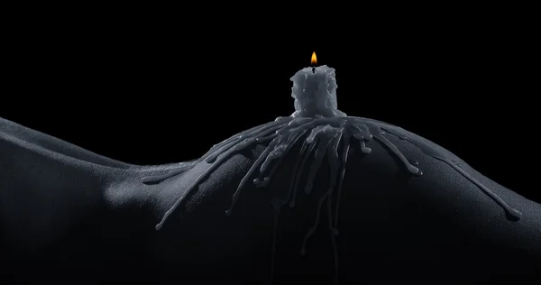 Corpo scape di donna con candela ardente e sui suoi artis gluteo — Foto Stock