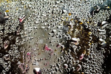 Camdaki bir damla suyun soyutlanması, arka plan.