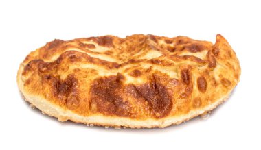 Beyaz tabakta kızarmış turta..