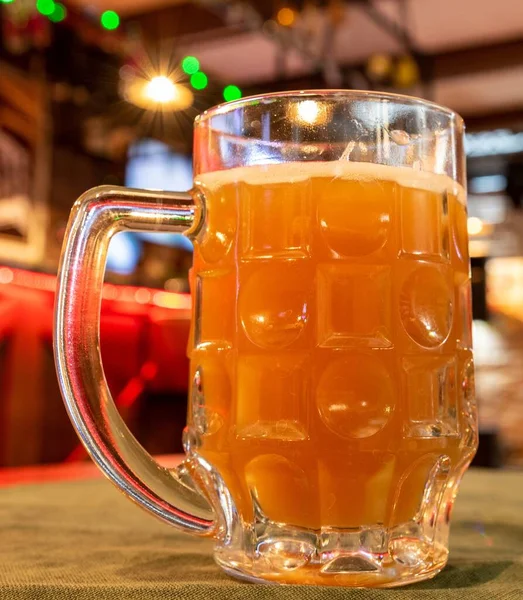 Una Taza Cerveza Sin Filtrar Fondo Borroso Bokeh Cafetería Restaurante —  Fotos de Stock