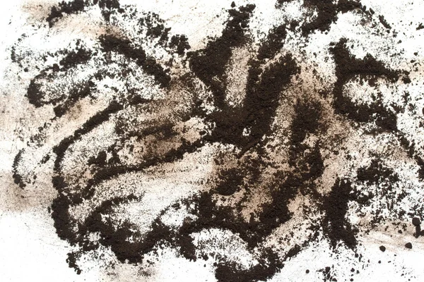 白い背景に土の斑点があり — ストック写真