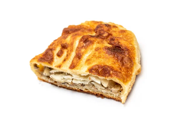 Torta Fritta Con Carne Patate Uno Sfondo Bianco — Foto Stock