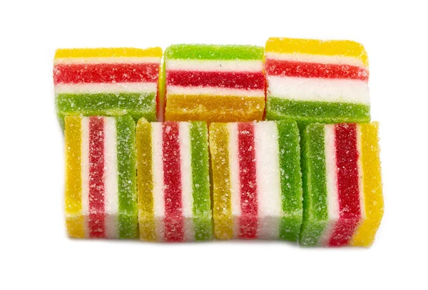 Kauen Sie Bunte Bonbons Auf Weißem Hintergrund — Stockfoto