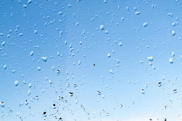 Gocce Pioggia Sulla Finestra Contro Cielo Blu — Foto Stock