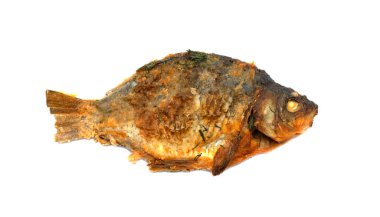 Beyaz arka planda izole edilmiş kızarmış balık..