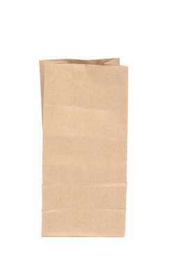 beyaz zemin üzerinde kahverengi kağıt torba