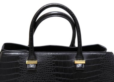 Beyaz arka planda siyah deri çanta..