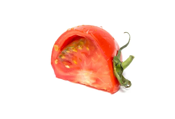 Meio Tomate Vermelho Isolado Sobre Fundo Branco — Fotografia de Stock