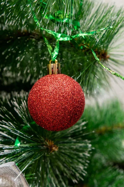 Ronde Rode Kerstballen Kerstboom — Stockfoto