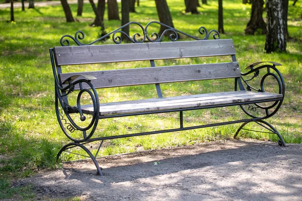 Wooden Benches Spring Park — Stock Photo, Image