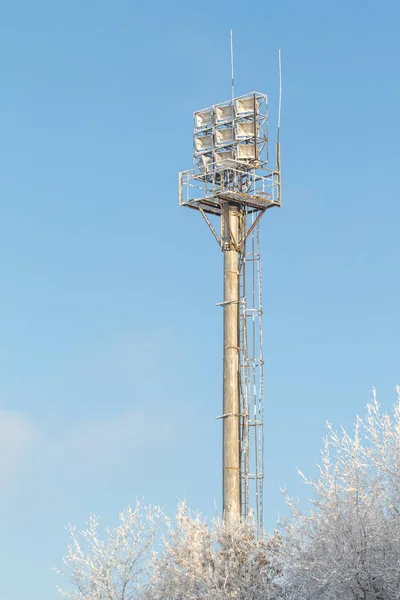 Lekka Wieża Stadionie Zimie Śniegu — Zdjęcie stockowe