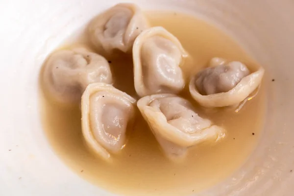 Knödel Teller Auf Einem Holztisch — Stockfoto