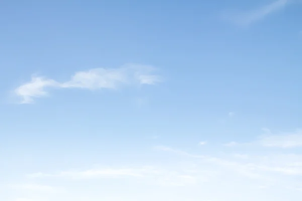 Nubes de cielo azul — Foto de Stock