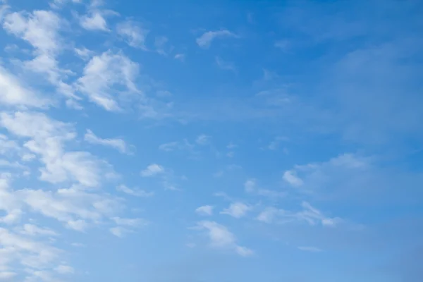 雲と青い空 — ストック写真