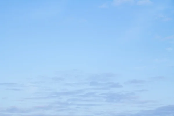 Céu azul com nuvens — Fotografia de Stock