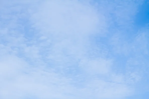 Cielo azul con nubes — Foto de Stock