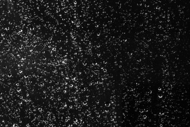 Siyah arkaplanda su damlaları