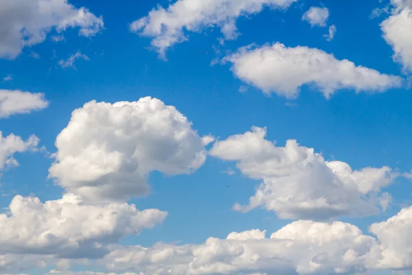 Blauwe lucht wolken — Stockfoto