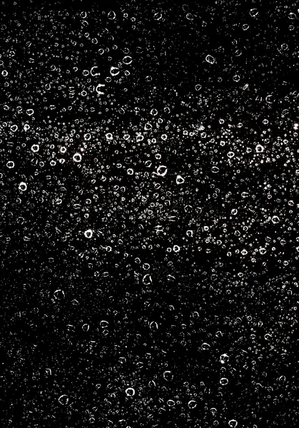 Gouttes d'eau sur fond noir — Photo