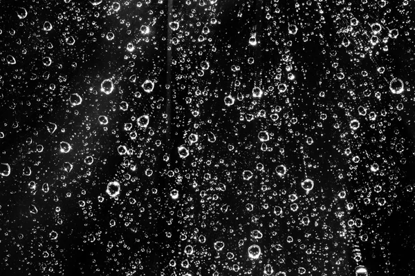 Siyah arkaplanda su damlaları — Stok fotoğraf