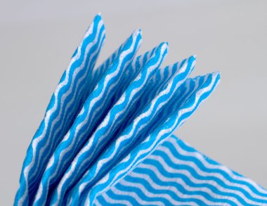 Peçete beyaz dalgalı şeritler halinde