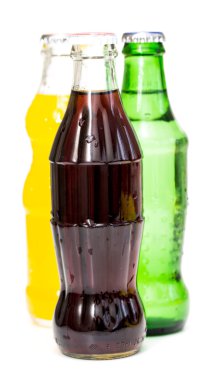 İzole soda şişeleri