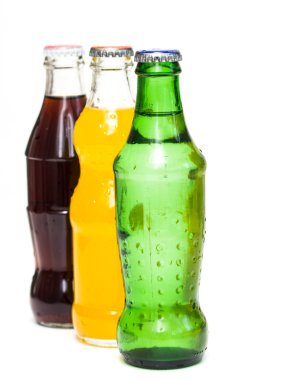 İzole soda şişeleri