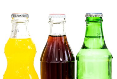 İzole soda şişeleri
