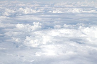 Beyaz bulutlar görünümü top