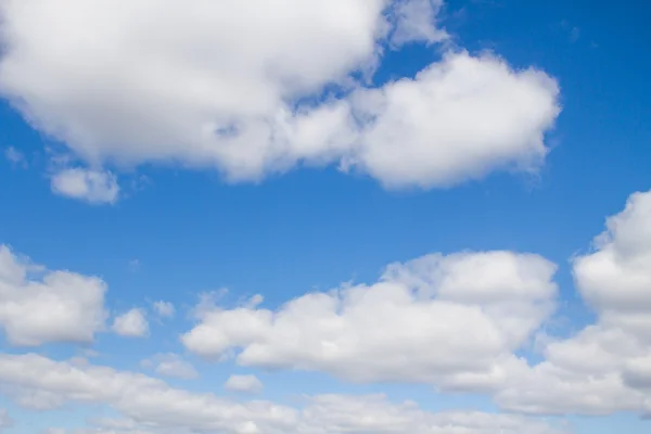 Nuvens céu azul — Fotografia de Stock