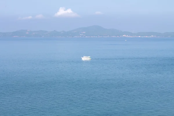 Barca sul mare, paesaggio — Foto Stock